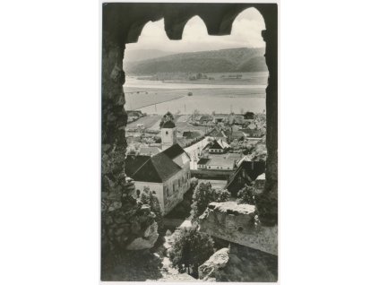 Slovensko, Beckov, pohled na obec z hradu, cca 1955