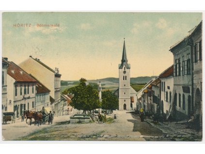 13 - Českokrumlovsko, Hořice na Šumavě (Höritz), oživené náměstí s kostelem, cca 1908