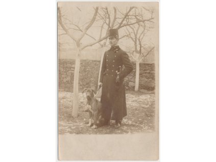 Vojenská, Důstojník se svým věrným přítelem, cca 1920