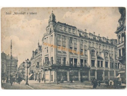 32 - Liberec, oživená partie před Hotelem "Schienhof", ca 1908