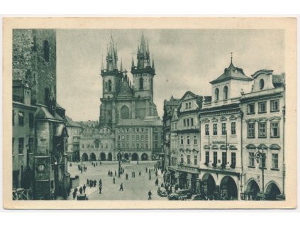 49 - Praha, oživená partie před Týnským chrámem, cca 1947