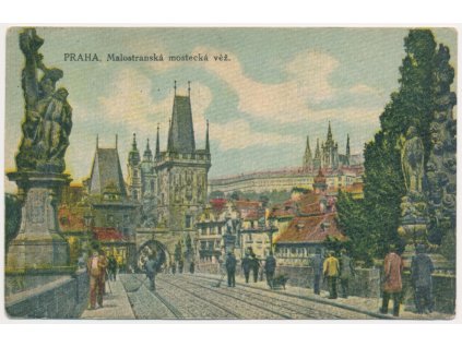 49 - Praha, Malostranská mostecká věž, oživená partie, cca 1924