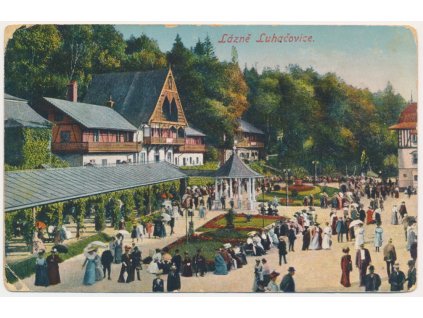 73 - Zlínsko, Luhačovice, oživená kolonáda, cca 1911