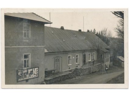 57 - Rychnovsko, Javornice, oživená partie před hostincem "U Rufrů"