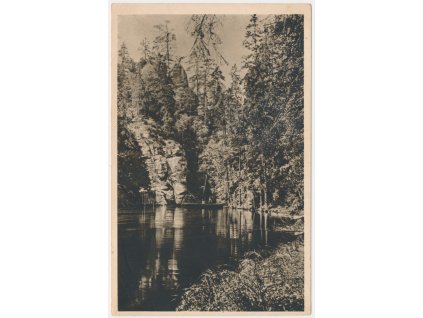 38 - Náchodsko, Adršpašské skály, oživená partie u jezírka, cca 1930