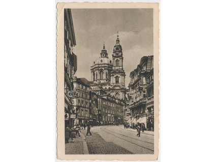 49 - Praha, Chrám sv. Mikuláše, oživená ulice, cca 1943