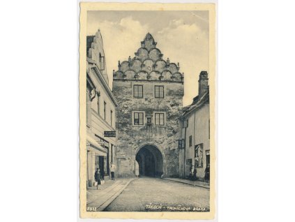 24 - Jindřichohradecko, Třeboň, oživená partie u Troníčkovy brány, cca 1937