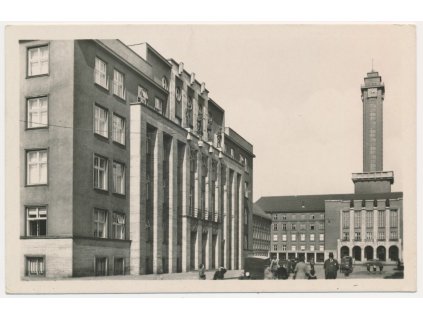43 - Ostrava, Moravská Ostrava, Palác báňské a hutní společnosti, radnice, cca 1940
