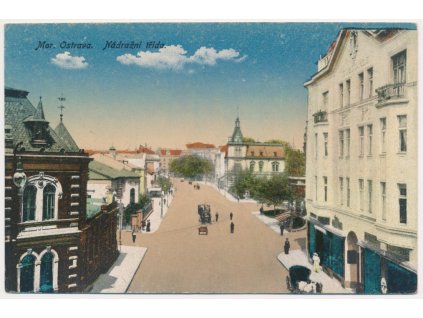 43 - Ostrava, Moravská Ostrava, oživená Nádražní třída, cca 1916