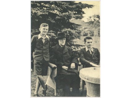 T. G. Masaryk s vnuky na zahradě v Lánech