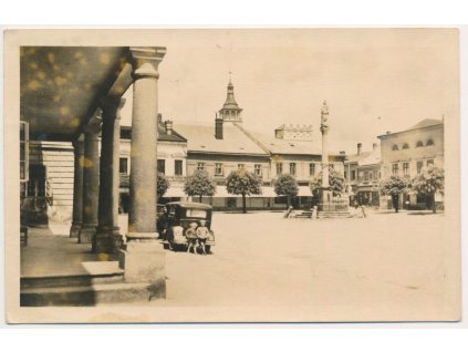 53 - Přerovsko, Lipník nad Bečvou, oživená partie z náměstí, cca 1953