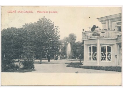 44 - Pardubicko, Lázně Bohdaneč, oživená partie u minerálního pramene, 1915