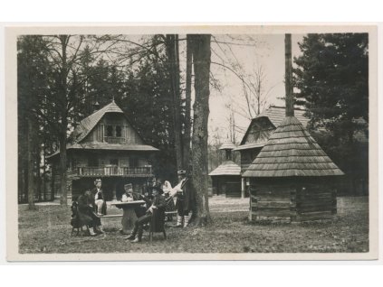 71 - Vsetínsko, Rožnov pod Radhoštěm, oživené Valašské muzeum, cca 1946