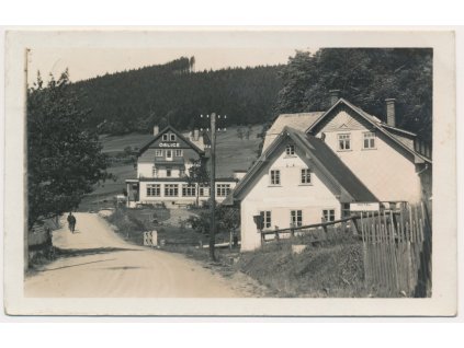 57 - Rychnovsko, Deštné v Orlických horách, Zákoutí, partie s domy, cca 1938