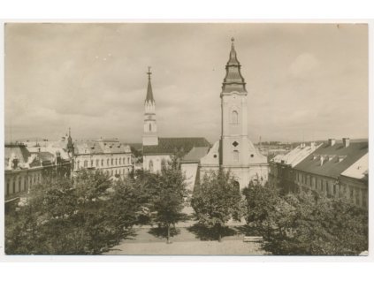 Slovensko, Lučenec, partie z náměstí s kostelem, cca 1955