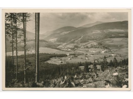 16 - Frýdeckomístecko, Staré Hamry, celkový pohled, cca 1946