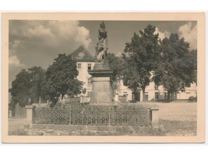 64 - Táborsko, Mladá Vožice, Socha sv. Václava na náměstí, cca 1940
