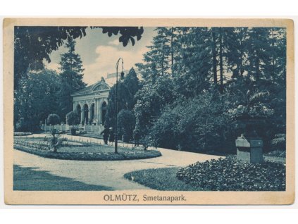 41 - Olomouc, oživená partie ze Smetanova parku, cca 1929