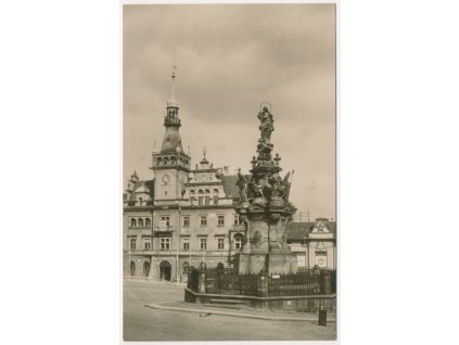 27 - Kladno, partie z náměstí s radnicí, cca 1950