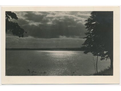 24 - Jindřichohradecko, Třeboň, partie u rybníku, cca 1944