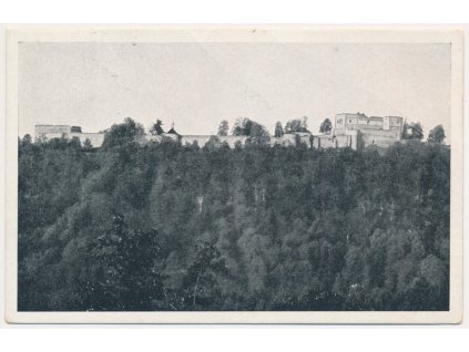 16 - Frýdeckomístecko, pohled na hrad Hukvaldy, cca 1943