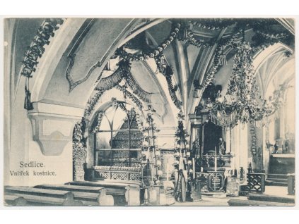 31 - Kutnohorsko, Sedlec, Interiér kostnice, cca 1911