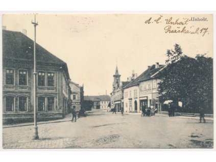 27 - Kladensko, Unhošť, oživené náměstí, cca 1933