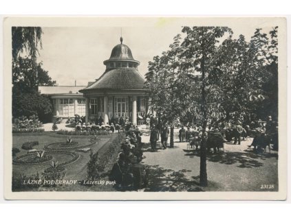 40 - Nymbursko, Poděbrady, Lázeňský park, oživená partie, cca 1935