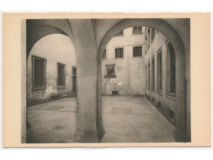 49 - Praha, Tyršův dům, Zákoutí s pamětní deskou Tyršovou, cca 1930