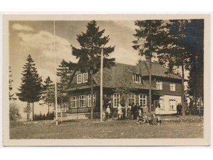 57 - Rychnovsko, Vamberk, oživená Bednářova chata na Vyhlídce, 1930