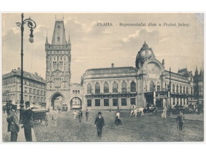 49 - Praha, Representační dům, oživená partie u Prašné brány, cca 1913