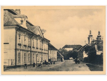27 - Kladensko, Zlonice, oživená partie před knihovnou, cca 1940