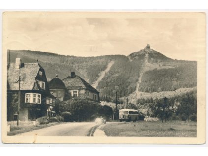 32 - Liberecko, partie s autobusem pod Ještědem, cca 1952