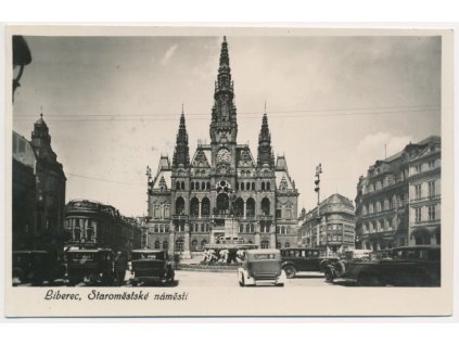 32 - Liberec, Staroměstské náměstí s automobily, cca 1937