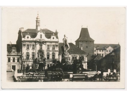 02 - Beroun, Radnice s Pražskou bránou, cca 1946