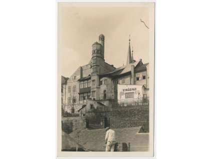 10 - Chrudim, oživená partie pod hvězdárnou, Vinárna pod hvězdárnou, cca 1930