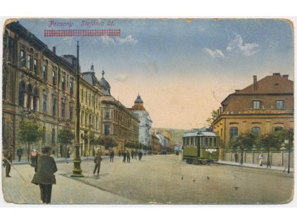 Slovensko, Bratislava, oživená ulice s tramvají, cca 1915, vada - lom v růžku