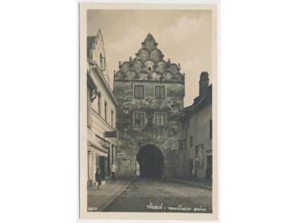 24 - Jindřichohradecko, Třeboň, oživená partie u Troníčkovy brány, 1928