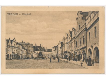 24 - Jindřichohradecko, Třeboň, oživená partie z náměstí, cca 1920