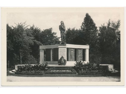 64 - Tábor, Husův pomník, cca 1940