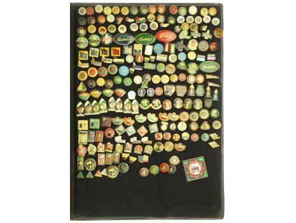 ČSSR, sestava cca 300 ks podnikových odznaků na plstěné podložce cca A4