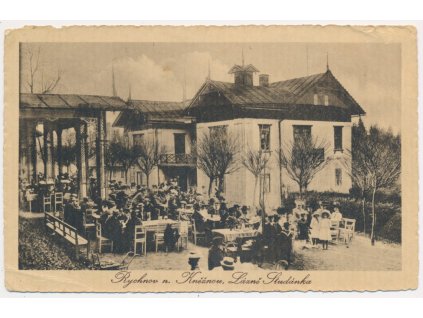 57 - Rychnovsko, Lázně Studánka, oživená zahradní restaurace, cca 1917