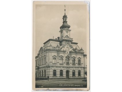 50 - Praha-východ, Čelákovice, oživená partie před radnicí, cca 1935