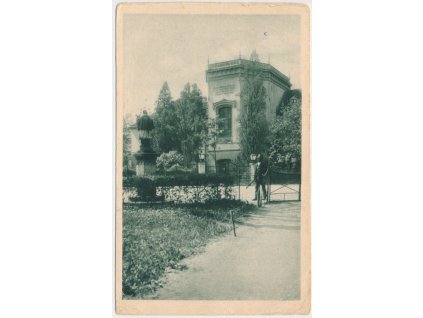 70 - Orlickoústecko, Choceň, oživená partie u zámecké kaple, cca 1926