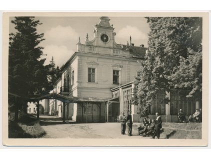 47 - Plzeňsko, Lázně Letiny, oživená partie před lázněmi, cca 1950