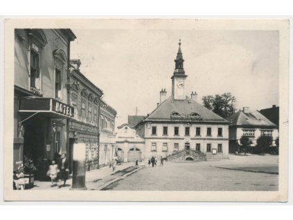 70 - Orlickoústecko, Žamberk, oživená partie z náměstí, cca 1952