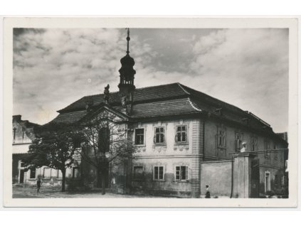 49 - Praha, Ďáblice, oživená partie u kaple, cca 1952