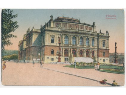 49 - Praha, oživená partie před Rudolfinem, cca 1918