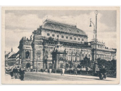 49 - Praha, oživená partie u Národního divadla, cca 1948