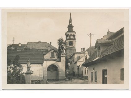 57 - Rychnovsko, Dobruška, Starobylá radnice a domy v okolí, cca 1928